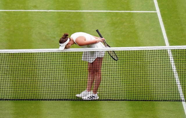 Elina Svitolina kisses the net during the quarter-final clash