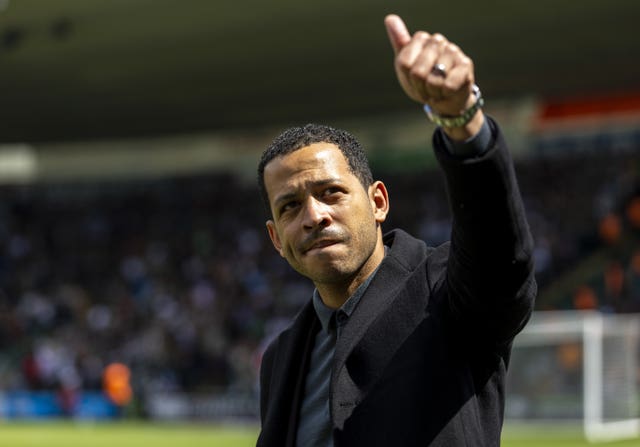 Hull manager Liam Rosenior gives a thumbs-up