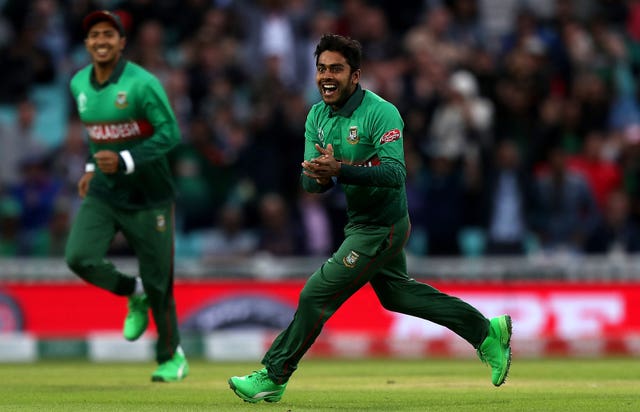 Mehidy Hasan Miraz took quick-fire wickets for Bangladesh