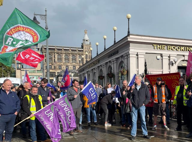 Kenny McAskill MSP joins rail workers on the picket line