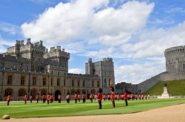 Guardsmen keep social distance at Windsor Castle 