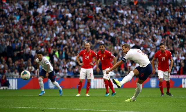 England's Harry Kane scoring a penalty