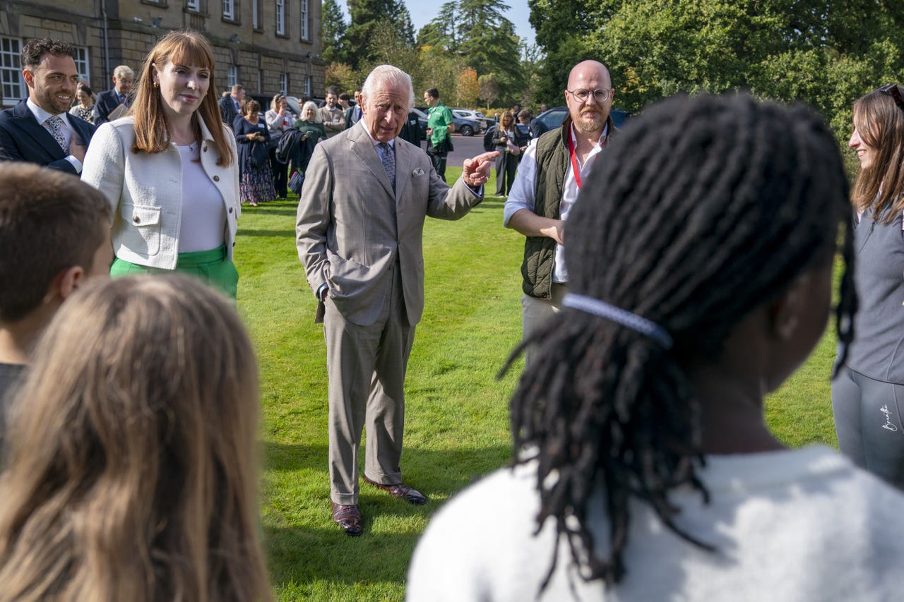 King meets young ‘experts’ who took part in charityfunded wildlife