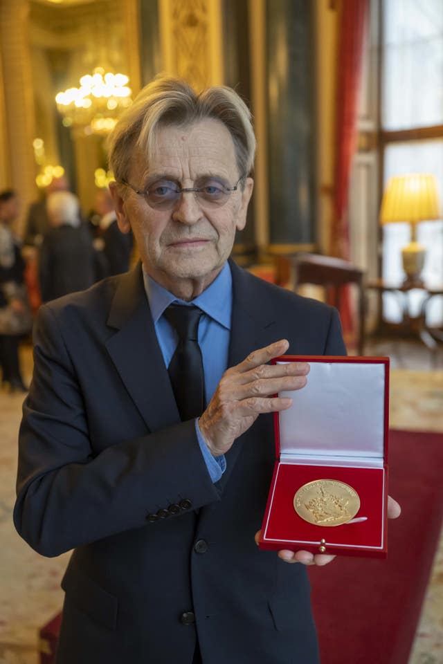Mikhail Baryshnikov with the Royal Academy of Dance’s highest honour, the Queen Elizabeth II Coronation Award, in recognition of his contribution to ballet and the wider world of dance