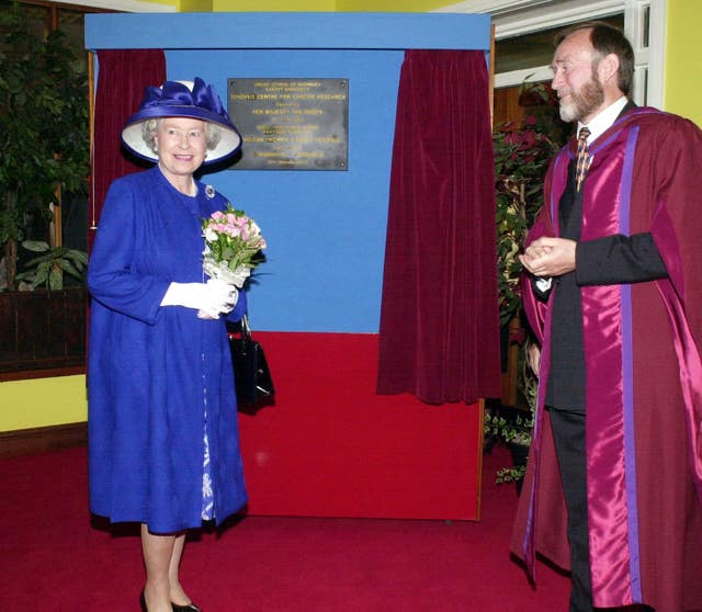 Queen Cardiff University Labs Queen visits Cardiff eye clinic