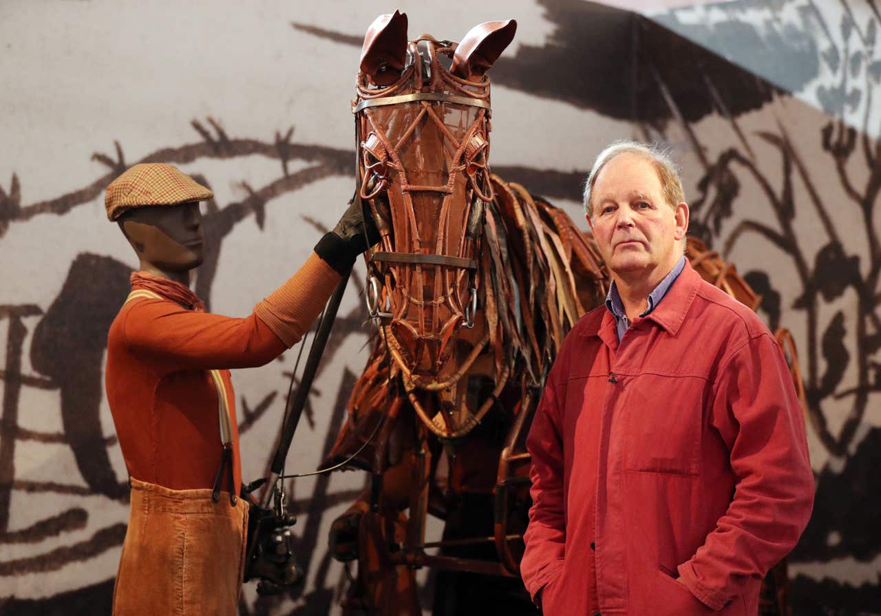 Open the horses. Боевой конь. Michael Morpurgo stories.