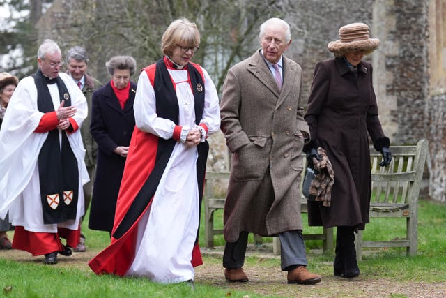 Archbishop of Canterbury Dame Sarah Mullally with the King and Queen