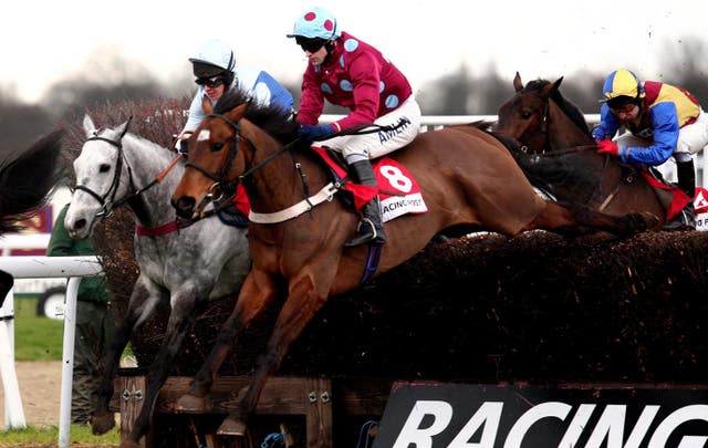 Simon on his way to victory in the Racing Post Chase for John Spearing and Andrew Thornton