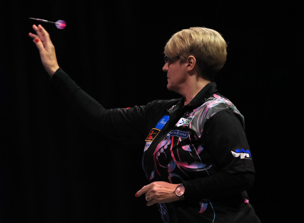 Shot in the arm for women’s darts as Lisa Ashton wins place on main PDC tour Bournemouth Echo