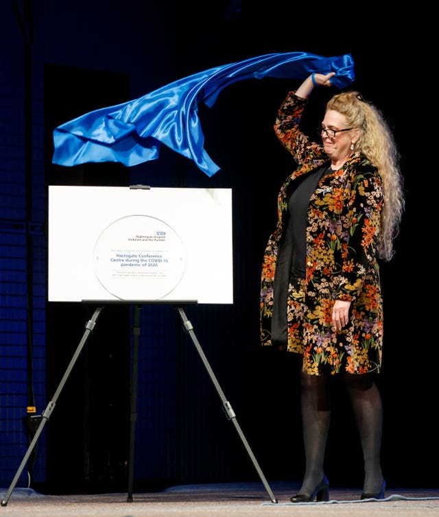 Paula Lorimer, Harrogate Convention Centre director, unveiled the plaque