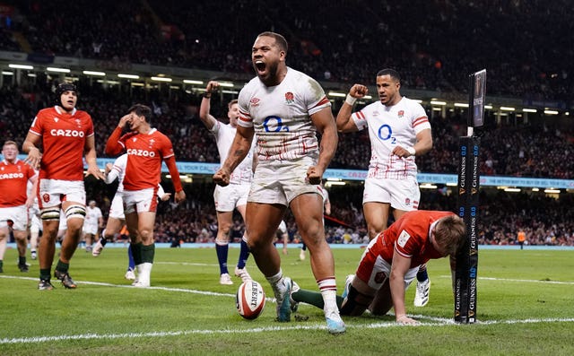 Ollie Lawrence celebrates his try