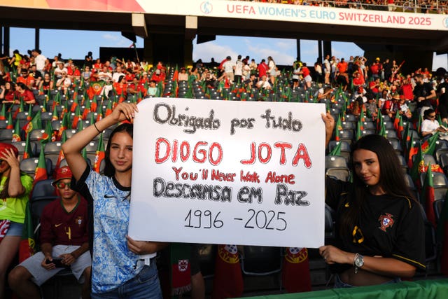 Fans holding up a sign paying tribute to Jota