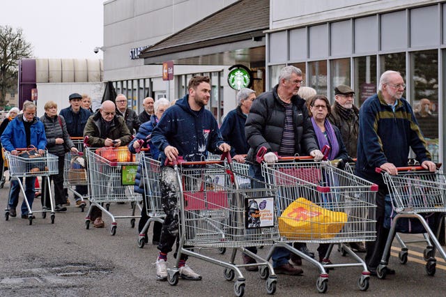 Supermarket shoppers