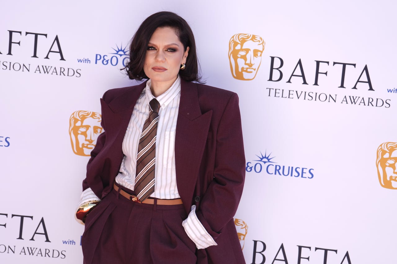 Jessie J performs her first show since having breast cancer surgery