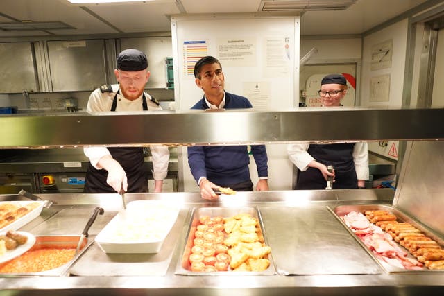 Rishi Sunak serving breakfast to the crew of HMS Diamond