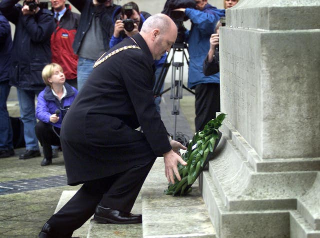 Alex Maskey lays wreath in Belfast