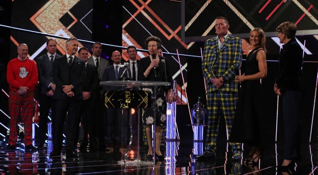 Doddie Weir (third right) receives the Helen Rollason award 