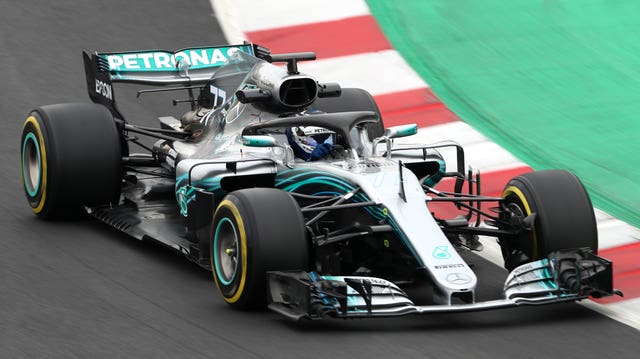 Bottas, on track in Barcelona, believes he can beat Hamilton