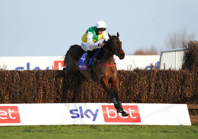 Cloudy Glen in action at Doncaster