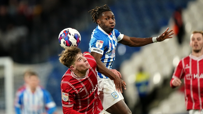 Bristol City’s Alex Scott (left) and Huddersfield Town’s Joseph Hungbo battle for the ball (Tim Goode/PA)