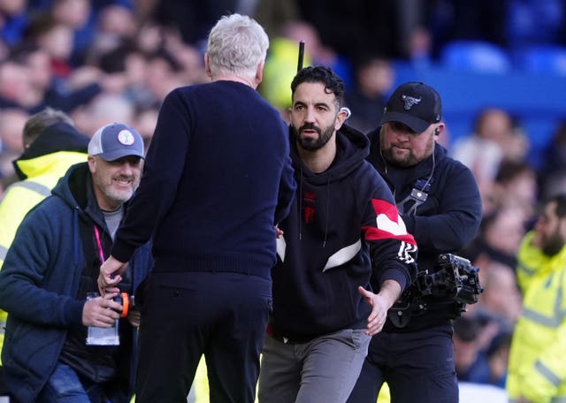 Ruben Amorim shakes hands with David Moyes