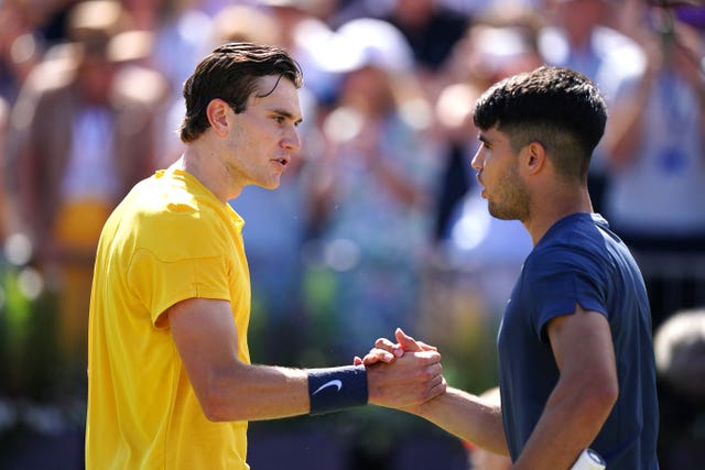 Jack Draper shakes hands with Carlos Alcaraz