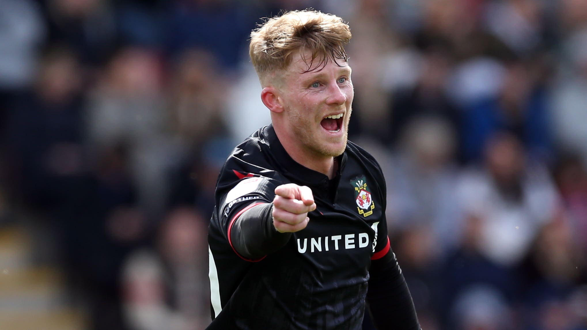 Wrexham ease to victory against 10-man Crewe | LiveScore 