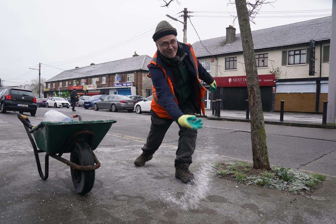 Thousands still without power can use hotel facilities during Irish ...