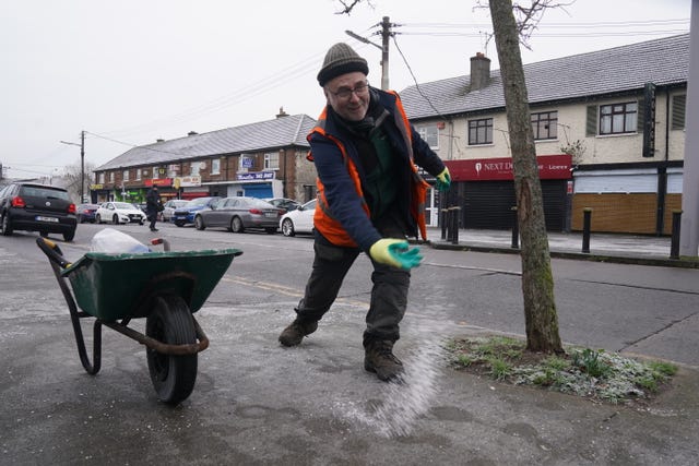 Park Services workers from Dublin City Council gritting footpaths in Ballygall in Dublin ahead of a Status Orange low temperature warning issued for most counties on Wednesday night