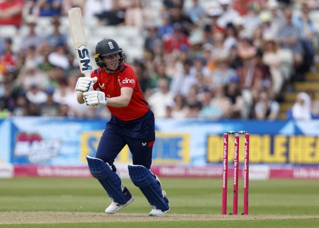 Heather Knight batting