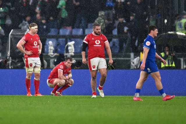 Wales players react to their loss in Rome