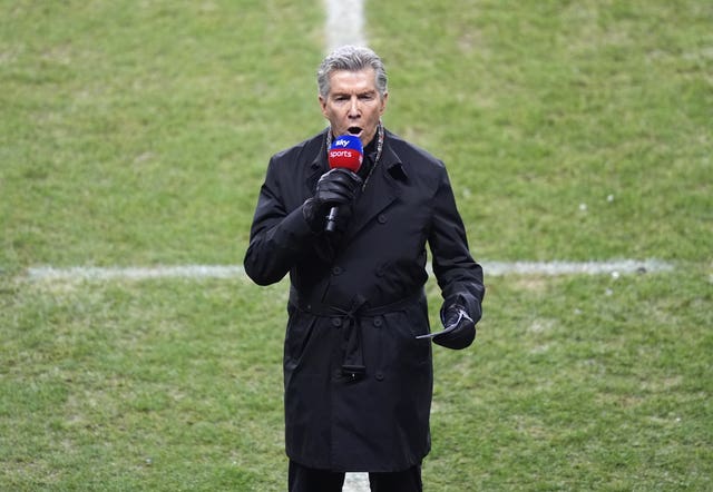 Michael Buffer was drafted in to announce the teams