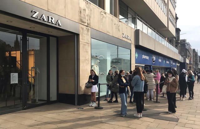 Shoppers queuing 