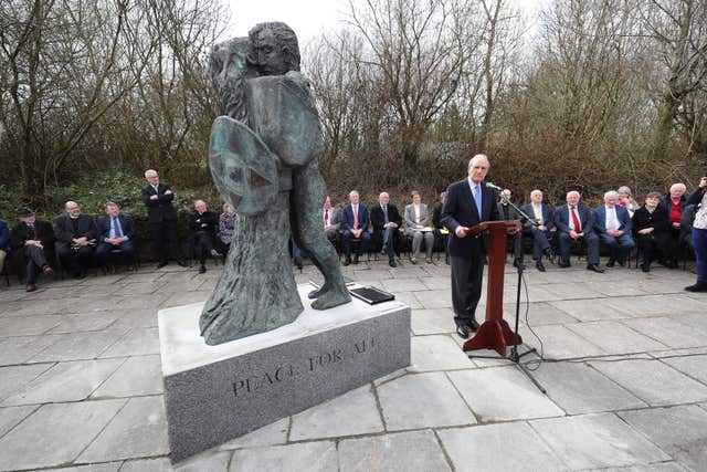 US Senator George Mitchell speaking at the peace monument at Aghalane, co Cavan (Niall Carson/PA)