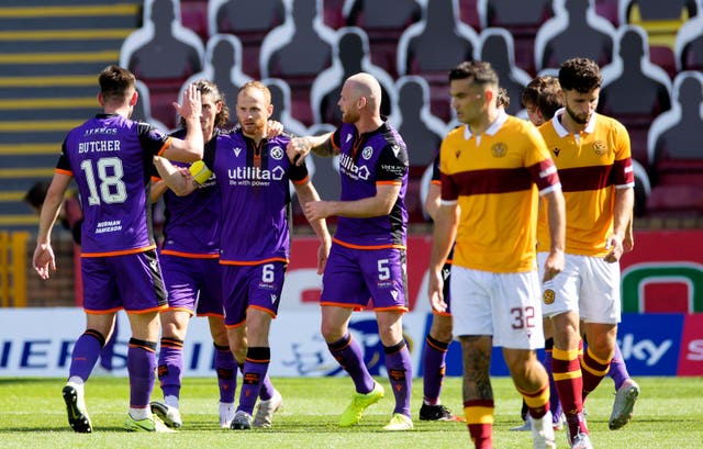 Dundee United's Mark Reynolds (third left) celebrates