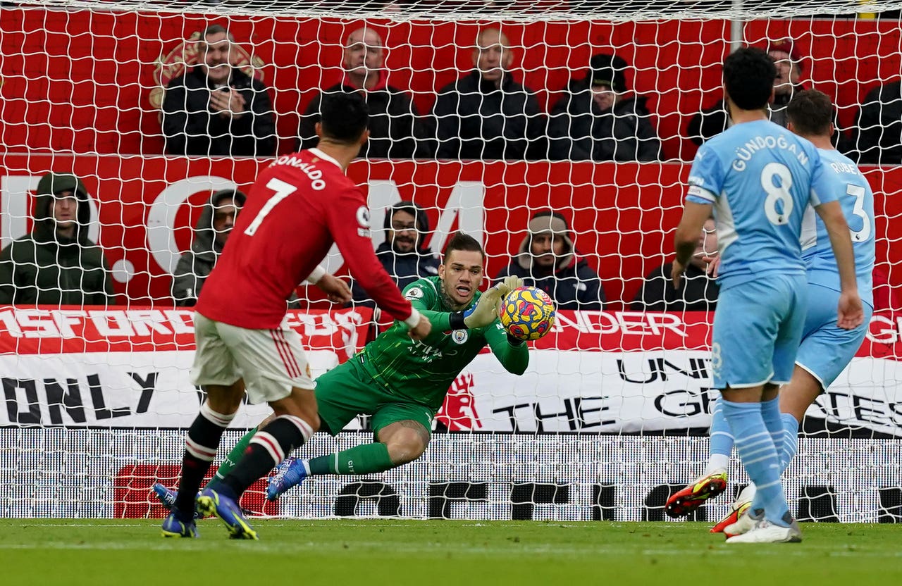 Криштиану единственный и неповторимый. Радуга 101 красный футболист. Manchester City's goalkeepers. Травма Эдерсона в матче с Ливерпулем.