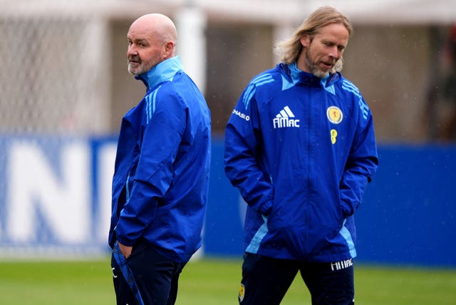 Steve Clarke (left) and set-piece coach Austin MacPhee during a Scotland training session