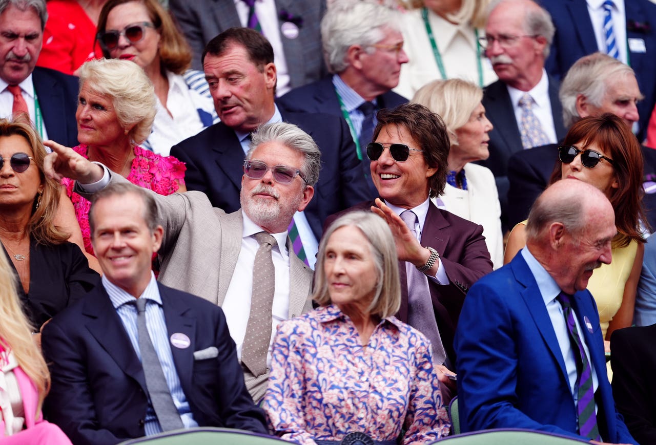 Julia Roberts and Benedict Cumberbatch among stars at men’s Wimbledon ...