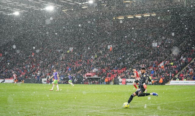 Sheffield United goalkeeper Wes Forderingham takes a goal kick in the snow