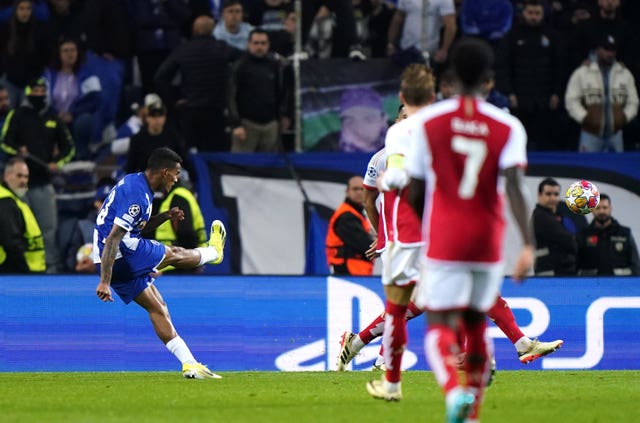 Porto’s Galeno scored as Arsenal lost in Portugal on their return to the Champions League knockout stages