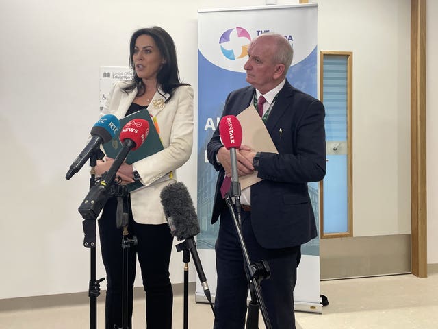 Health Minister Jennifer Carroll MacNeill and HSE chief executive Bernard Gloster at the launch of the HSE’s health app at Rotunda Hampson House in Dublin