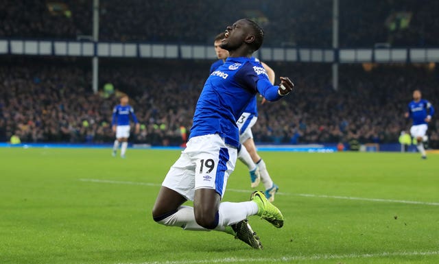 Everton’s Oumar Niasse celebrates scoring