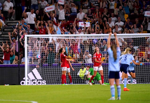 Marta Cardona heads home Spain''s winning goal 