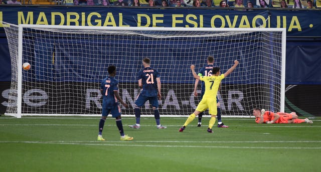Nicolas Pepe away goal gives 10-man Arsenal hope in narrow defeat to Villarreal