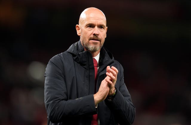 Erik ten Hag clapping