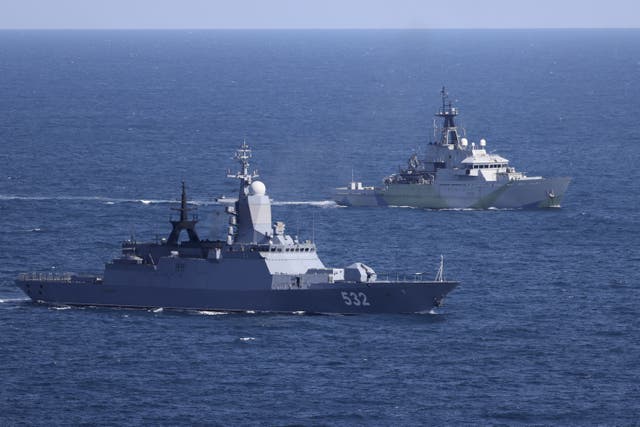 HMS Tyne escorting Russian warship Boikiy through the English Channel