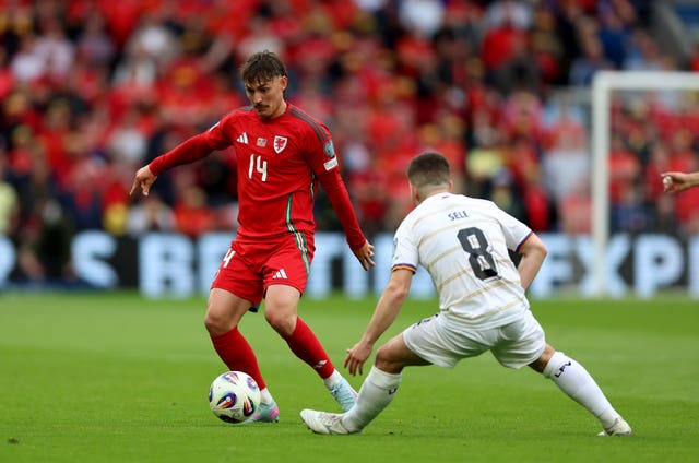 Connor Roberts passes the ball with his left foot