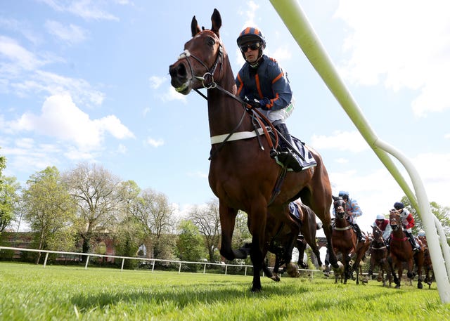 Theatre Glory ridden by Nico de Boinville goes on to win The Follow At The Races On Twitter Maiden Open NH Flat Race at Worcester