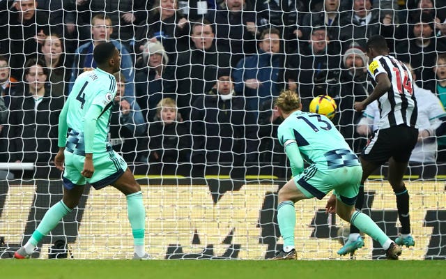 Alexander Isak heads home Newcastle's winner 