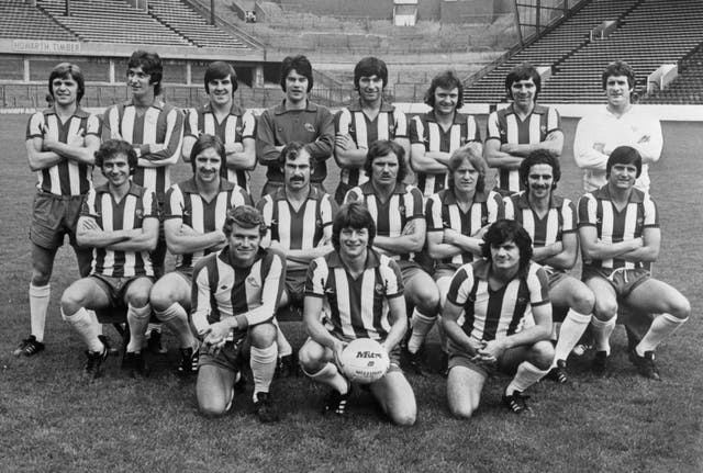 Dave Cusack (middle row, second from the left) lines up with his Sheffield Wednesday team-mates ahead of the 1977-78 season